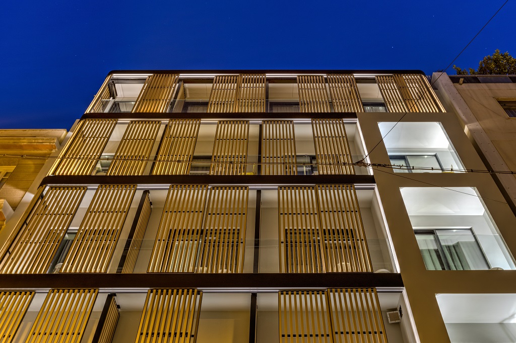 FACCADE-SLIDING-PANNELS-WESTERN-RED-CEDAR